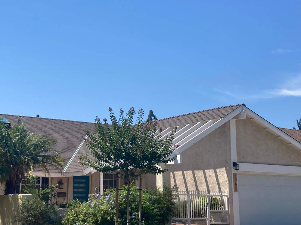 Slide of Wences Roofing Team