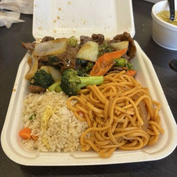 Rice n Noodle - Beef and L2. Beef with Broccoli Lunch - Chinese Near Me - Las Vegas, Nevada