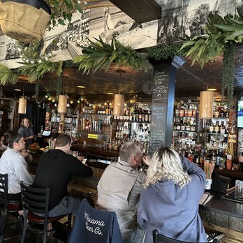 V Pizza - Cool setting - Pizza Near Me - Jacksonville Beach, Florida V Pizza - Cool setting - Pizza Near Me - Jacksonville Beach, Florida