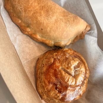 Vicky Bakery Homestead - Spinach empanada and meat pastelito - Bakeries Near Me - Homestead, Florida