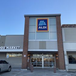 ALDI - Front of store