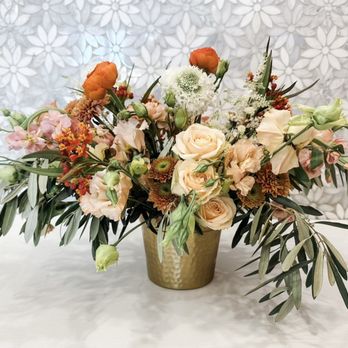 Stay In Bloom - Centerpiece Best Friend Society event - Flowers & Gifts Near Me - Draper, Utah Stay In Bloom - Centerpiece Best Friend Society event - Flowers & Gifts Near Me - Draper, Utah
