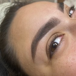 The Brow Expert - Brow wax & Henna service