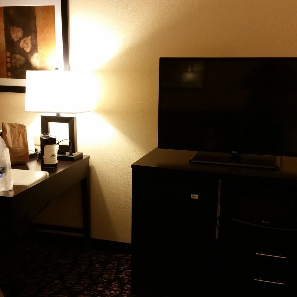 Hampton Inn Clarksdale - king room features - Hotels Near Me - Clarksdale, Mississippi Hampton Inn Clarksdale - king room features - Hotels Near Me - Clarksdale, Mississippi