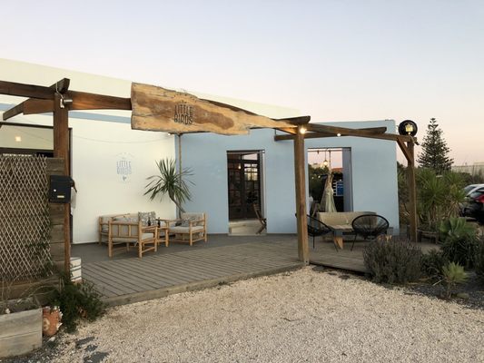 Bar restaurante Three Little Birds by null