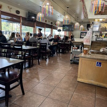 Mendoza's Restaurant - Main dining area - Mexican Near Me - San Jose, California Mendoza's Restaurant - Main dining area - Mexican Near Me - San Jose, California