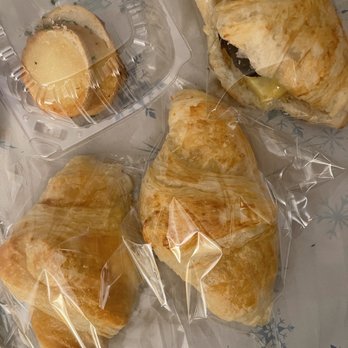 Maison De Croissant - Croissants, and butter croissant, and garlic baguette - Bakeries Near Me - Irvine, California