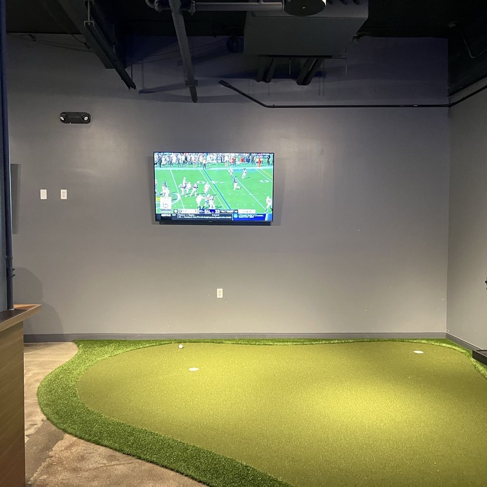 Five Iron Golf - Sports Bars Near Me - Detroit, Michigan