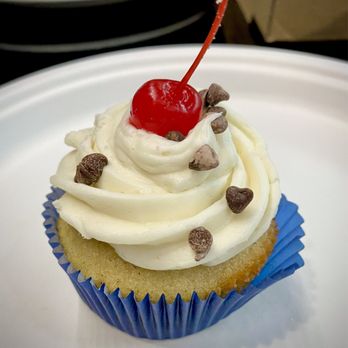Solamente Pizza - Cannoli Cupcake - Pizza Near Me - Las Vegas, Nevada