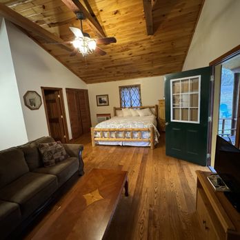 Flippin Nickel - Vacation Rentals Near Me - Harrison, Arkansas Flippin Nickel - Vacation Rentals Near Me - Harrison, Arkansas