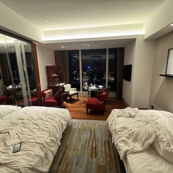 Grand Hyatt Manila - Hotels Near Me - Taguig, NCR