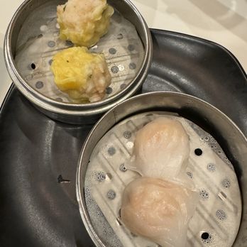 Kim Son - Siu mai (left), har gau (right) - Vietnamese Near Me - Houston, Texas Kim Son - Siu mai (left), har gau (right) - Vietnamese Near Me - Houston, Texas