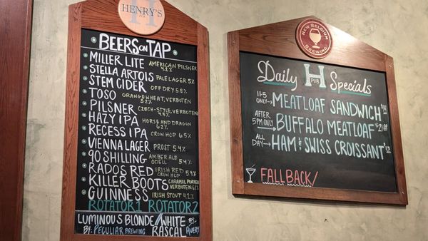Henry's Pub by null