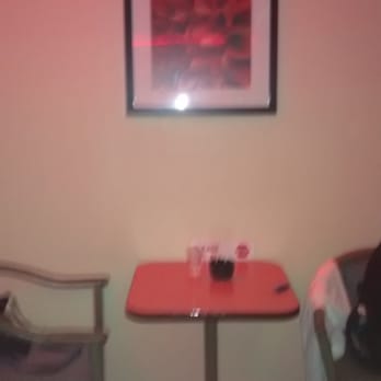 Pelham Garden Motel - View of dining table in room with 2 chair seating - Hotels Near Me - Bronx, New York Pelham Garden Motel - View of dining table in room with 2 chair seating - Hotels Near Me - Bronx, New York