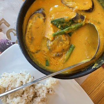 Max's Restaurant - Glendale - Kare-Kare - Filipino Near Me - Glendale, California