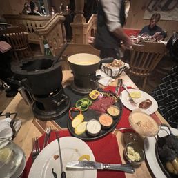 Chinoise Fondue and Alpler Fondue with Herbs