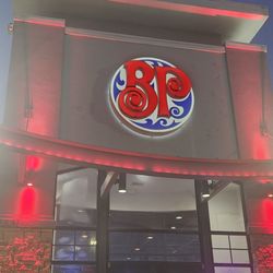 Boston's Restaurant & Sports Bar - Outside