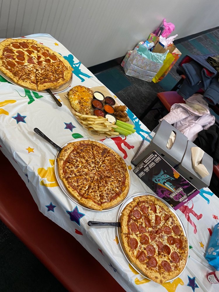 CHUCK E. CHEESE 1703A Central Park Ave, Yonkers, New York Kids