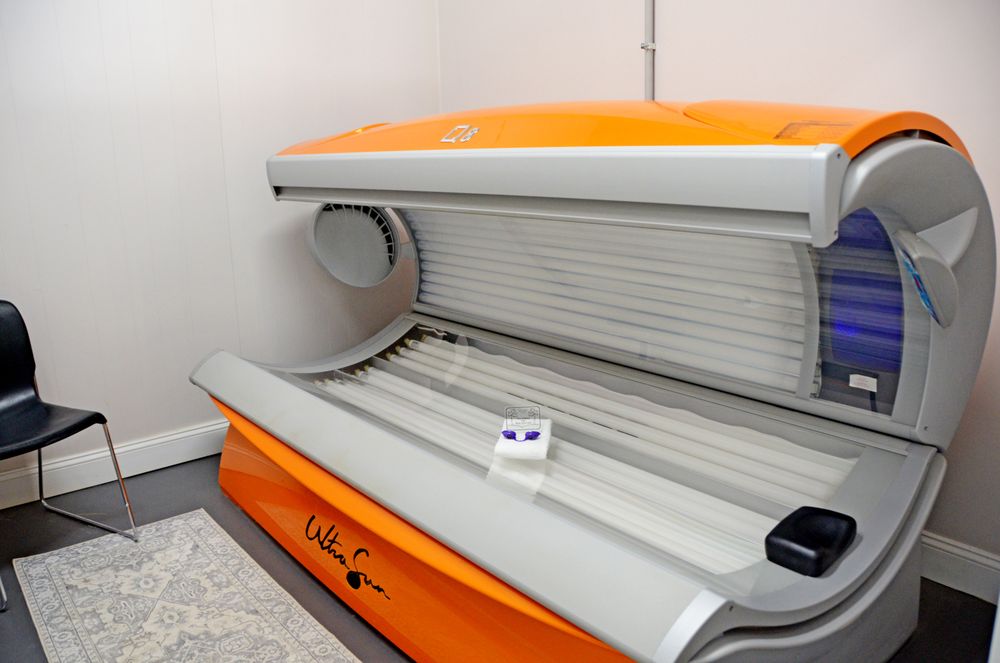 Bloomtone Tanning Salon Logo