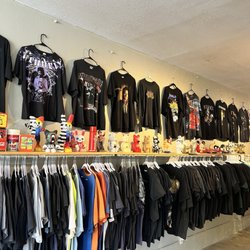 Born Vintage - Shirt Wall