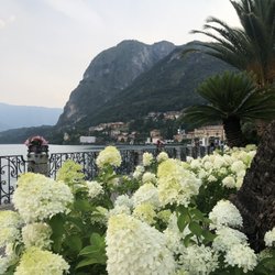 Hotel DU LAC - Perfect gardens nearby for your morning walk  for a cappuccino and pistachio cream brioche.