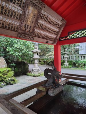 Hakone Shrine by null