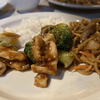Sichuan Pepper - Family style dining for us! Chicken with broccoli and pork lo mein with white rice. I have a few helpings of each! - Szechuan Near Me - Vernon, Connecticut