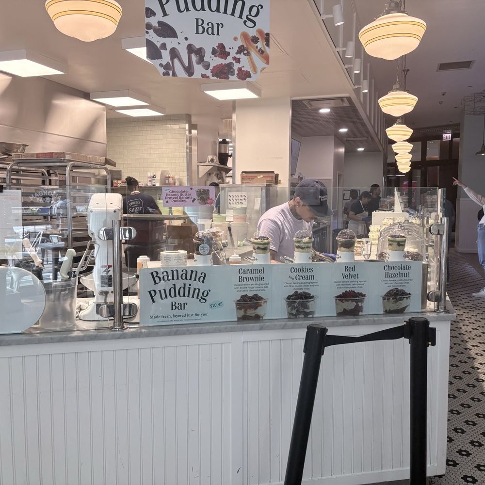 Magnolia Bakery - Bakeries Near Me - Chicago, Illinois