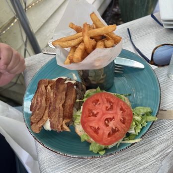 Sarabeth's Key West - One Great Simple Burger with Bacon - American Near Me - Key West, Florida Sarabeth's Key West - One Great Simple Burger with Bacon - American Near Me - Key West, Florida