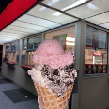 Bruster's Real Ice Cream - Strawberry + Oreo - Ice Cream & Frozen Yogurt Near Me - Altamonte Springs, Florida Bruster's Real Ice Cream - Strawberry + Oreo - Ice Cream & Frozen Yogurt Near Me - Altamonte Springs, Florida