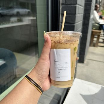 Hanna Bee Coffee - Cinnamon Vanilla Latte with oat milk - Coffee & Tea Near Me - Nashville, Tennessee