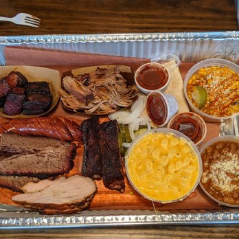 Hurtado Barbecue - El Jefe Platter - Barbeque Near Me - Arlington, Texas