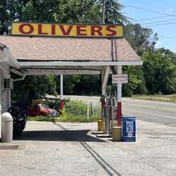 Clipper Gap-Oliver's Station - Hospitable station that let us wait for AAA tow truck right where we stopped our car with a rear flat tire.