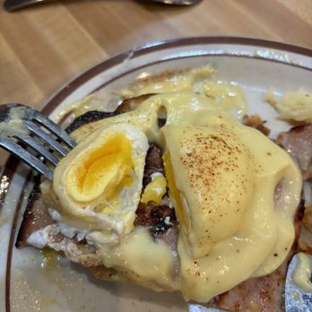Harry's Coffee Shop - eggs benedict - American Near Me - La Jolla, California Harry's Coffee Shop - eggs benedict - American Near Me - La Jolla, California
