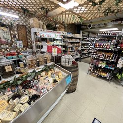 State Line Liquors - Meets and cheeses