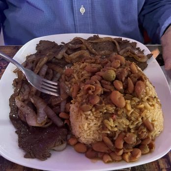 El Triangulo Latino - Bistec Encebollado - Dominican Near Me - Lancaster, Pennsylvania El Triangulo Latino - Bistec Encebollado - Dominican Near Me - Lancaster, Pennsylvania
