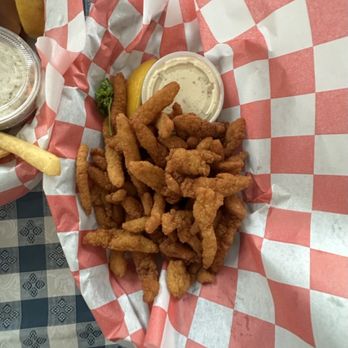 Commander Cody's Seafood - fried clams - Seafood Near Me - Shelter Island, New York