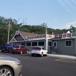 Nino's Italian Beef and Hotdogs - Ample parking