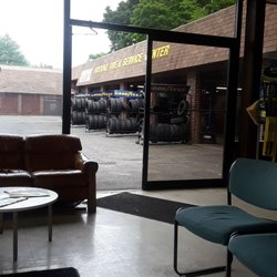 Holyoke Tire And Auto Service - The end of the month and no wait...score!