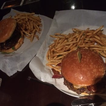 Yard House - New American Near Me - Honolulu, Hawaii