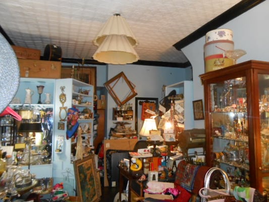 Martine's Antiques by null