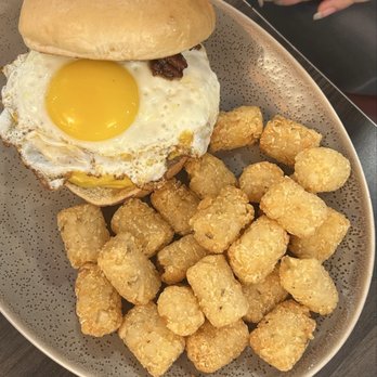 Early Bird Regency Landing - HANGOVER BURGER - Breakfast & Brunch Near Me - Omaha, Nebraska