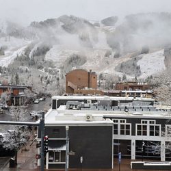 Hotel Jerome, Auberge Collection - Hotel bedroom view of Aspen Mountain