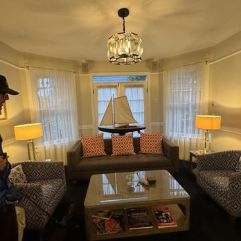 Nantucket Whale Inn - Lobby - Hotels Near Me - Half Moon Bay, California