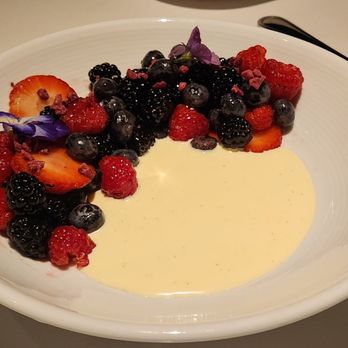 Eddie V's Prime Seafood - Berries & Creme - Seafood Near Me - Oak Brook, Illinois