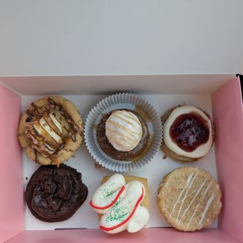 Crumbl - Woodbridge - Bakeries Near Me - Vaughan, Ontario Crumbl - Woodbridge - Bakeries Near Me - Vaughan, Ontario