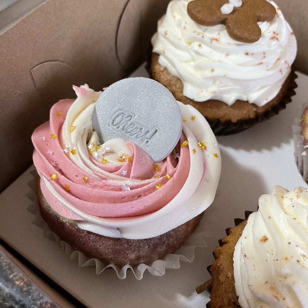 Gingerbread and Cheers cupcakes Gingerbread and Cheers cupcakes