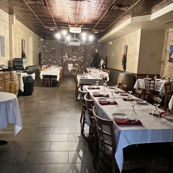 Carmine's Pizzeria - Decor - Pizza Near Me - Brooklyn, New York Carmine's Pizzeria - Decor - Pizza Near Me - Brooklyn, New York