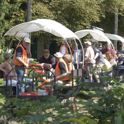 Erlebnisbahn Zossen-Mellensee - Große Hebeldraisinen beim Start der Tour am Erlebnisbahnhof Mellensee.