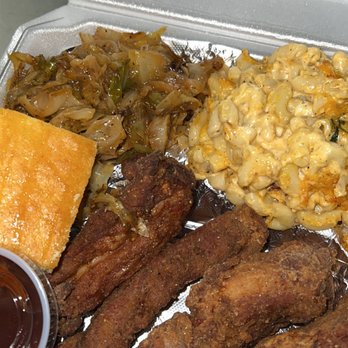 Flavorz - a tray of meat, macaroni, and cheese - Soul Food Near Me - Jackson, Michigan